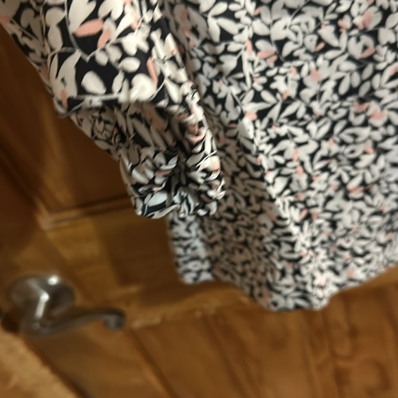 Foxcroft Women’s Heritage Non Iron Button Front puff sleeve - Picture 4 of 8